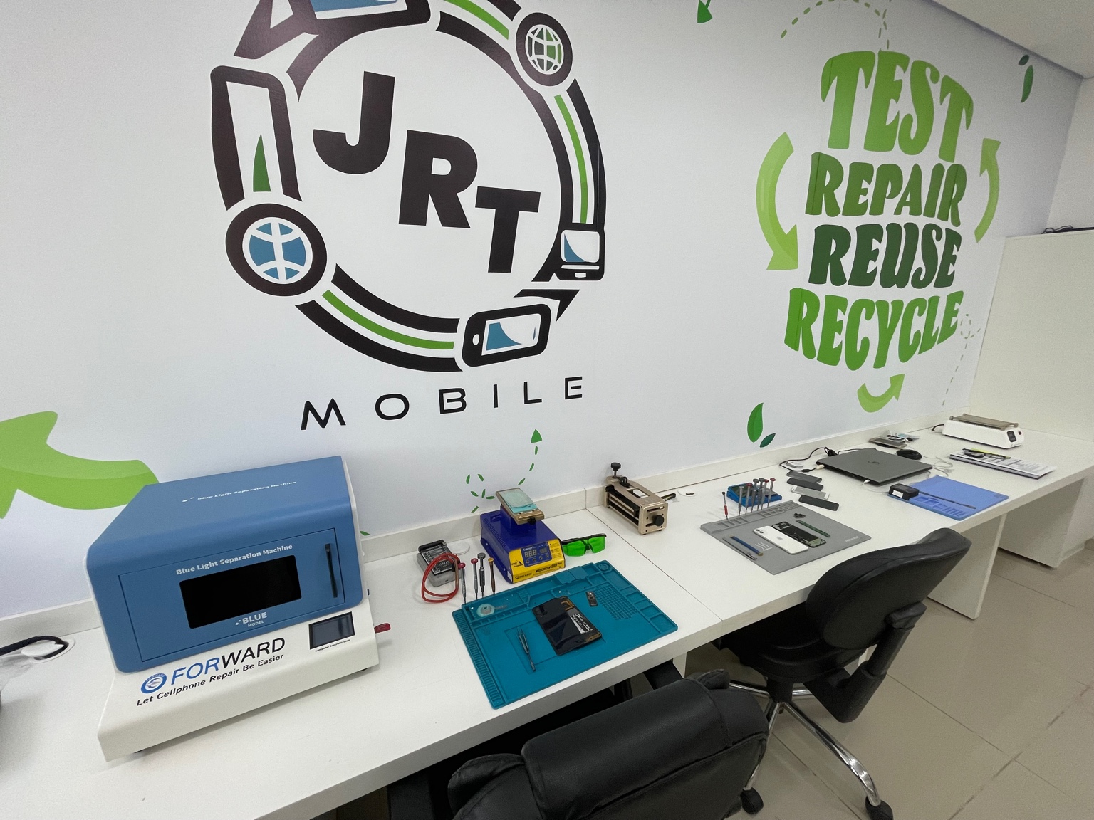 Bancada com ferramentas